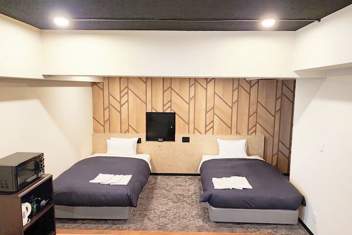 Room 14 of 28