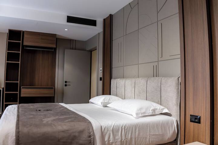 Room 13 of 114
