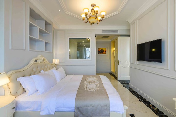 Room 15 of 195