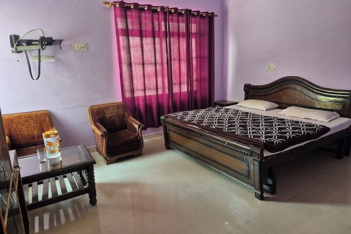Room 2 of 8