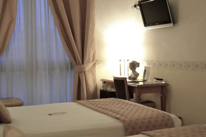 Room 30 of 46