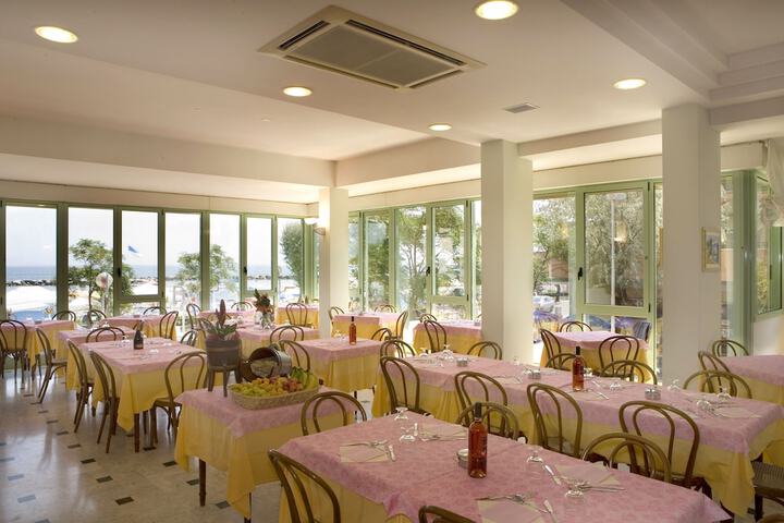 Dining 103 of 121