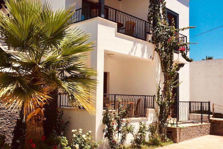 Hotel Exterior 155 of 159