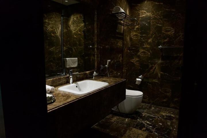 Room 68 of 100
