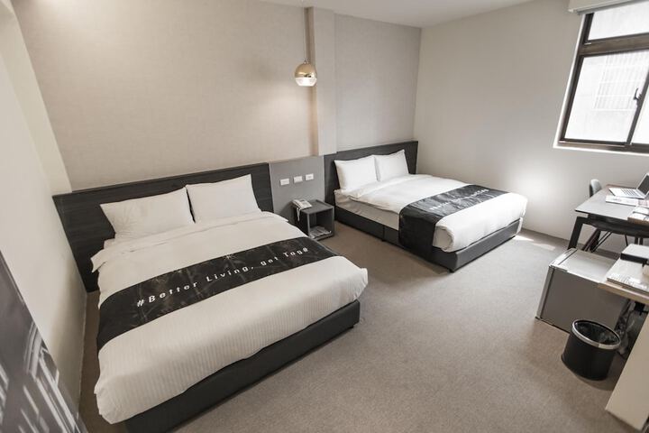Room 9 of 37