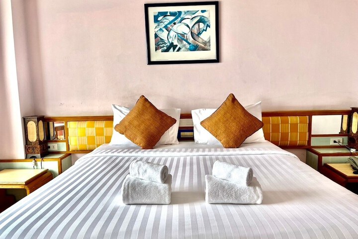 Room 14 of 32