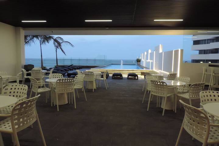 Lounge 57 of 70