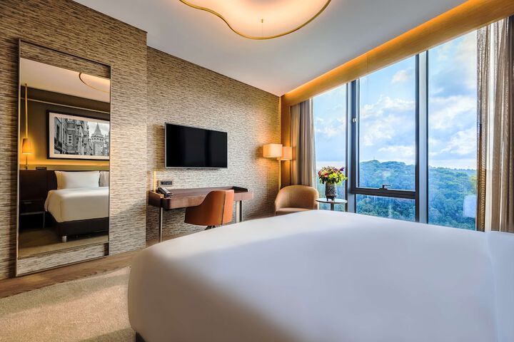 Room 35 of 202