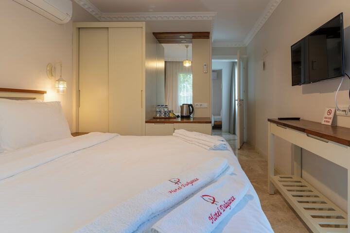 Room 25 of 178