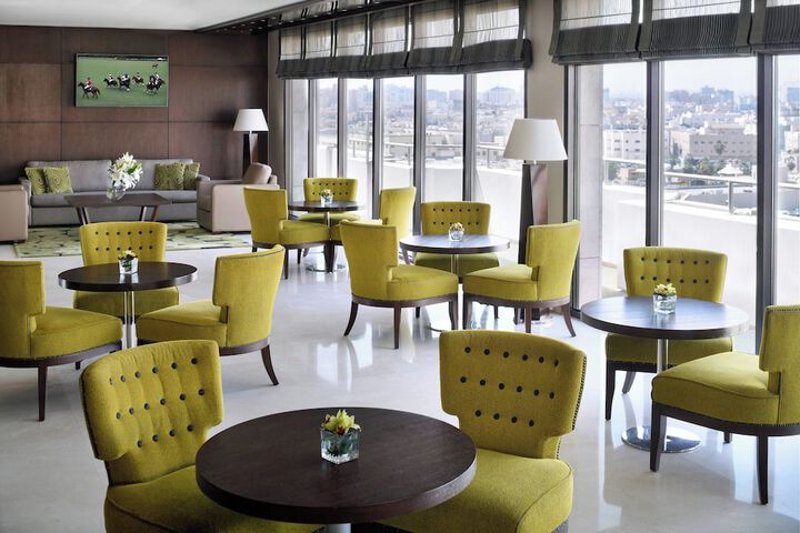 Lounge 82 of 103