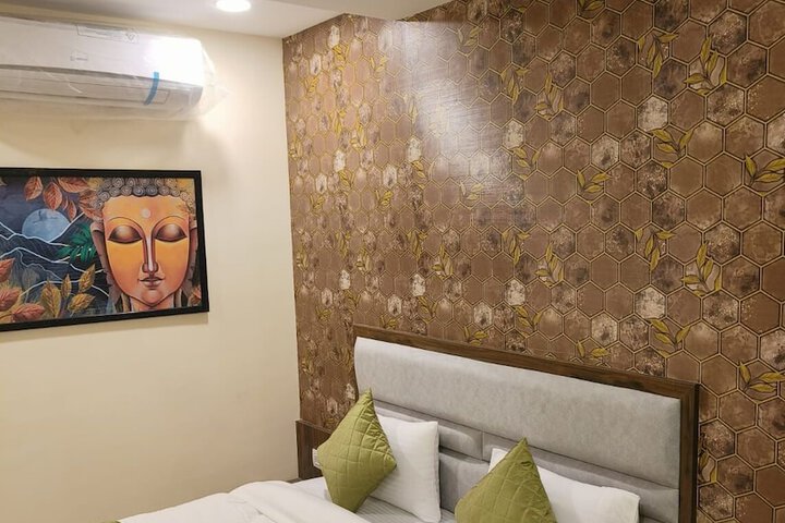 Room 7 of 13