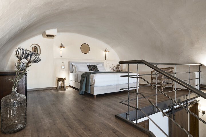Room 3 of 174