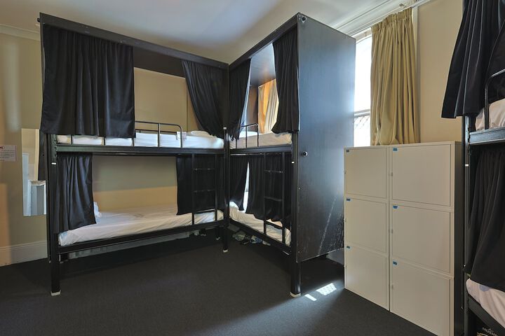 Room 17 of 40