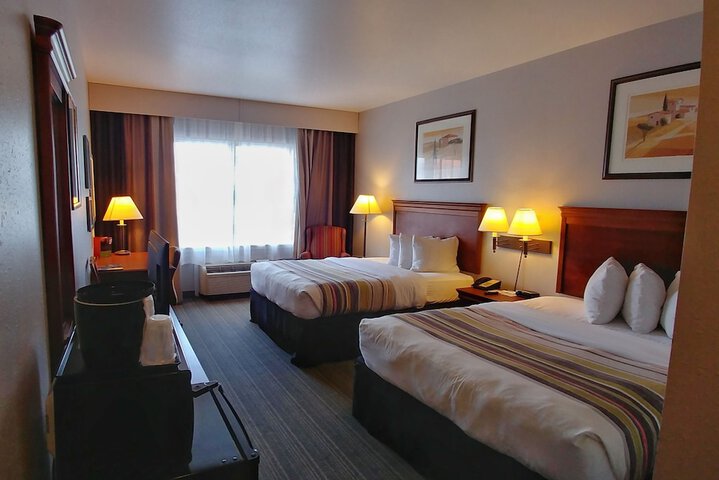 2 Queen Beds (5 of 8)