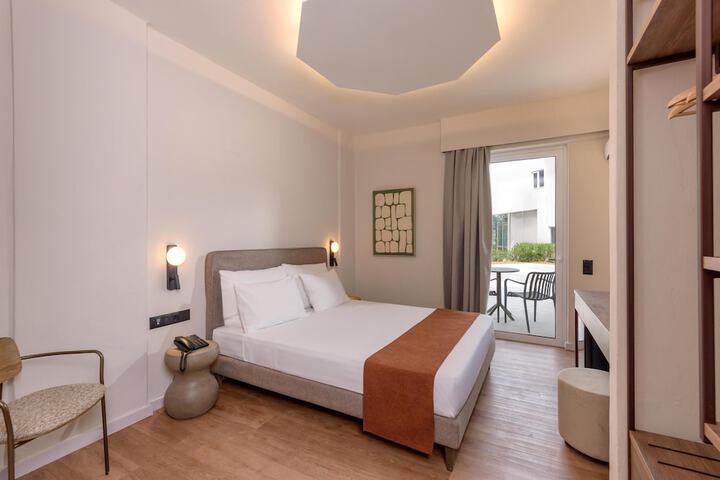 Room 33 of 123