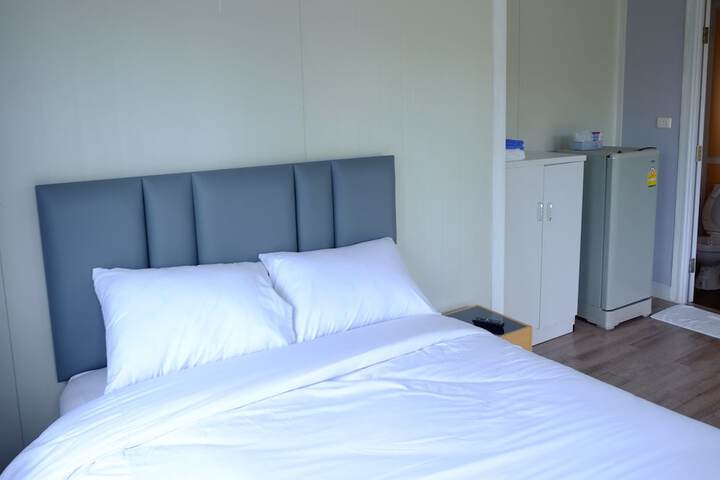 Room 9 of 28
