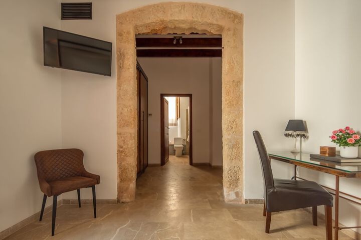 Room 15 of 80