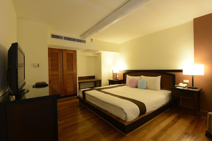Room 8 of 218
