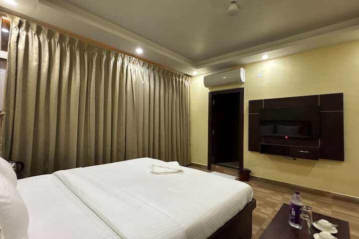 Room 17 of 32