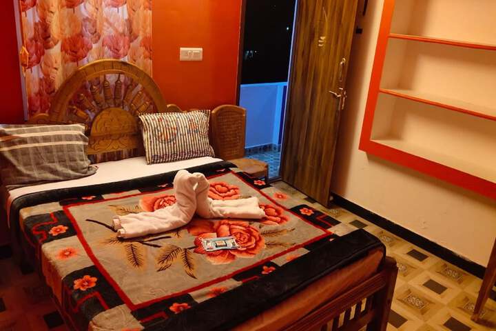 Room 8 of 16