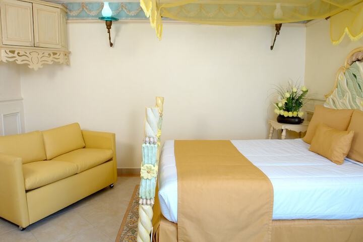 Room 3 of 48
