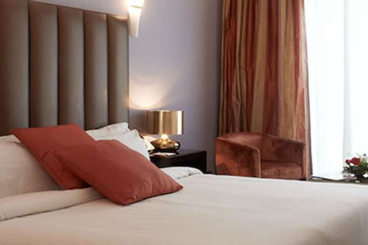 Room 9 of 25