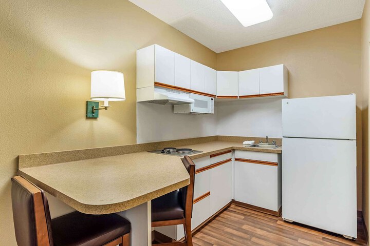 1 King Bed Kitchen Shower (4 of 13)