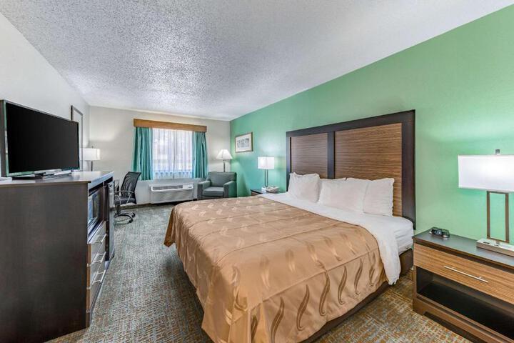 1 King Bed (1 of 7)