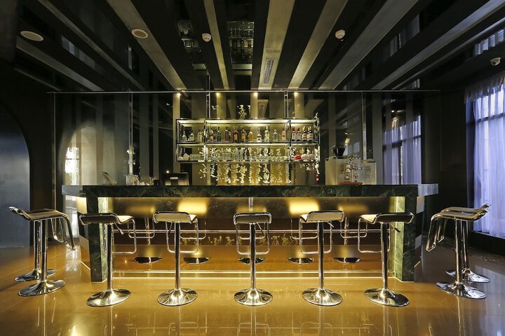 Lounge 65 of 86