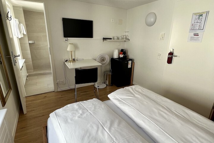 Room 19 of 40