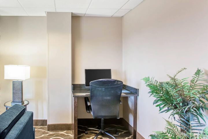 Business Center 54 of 56