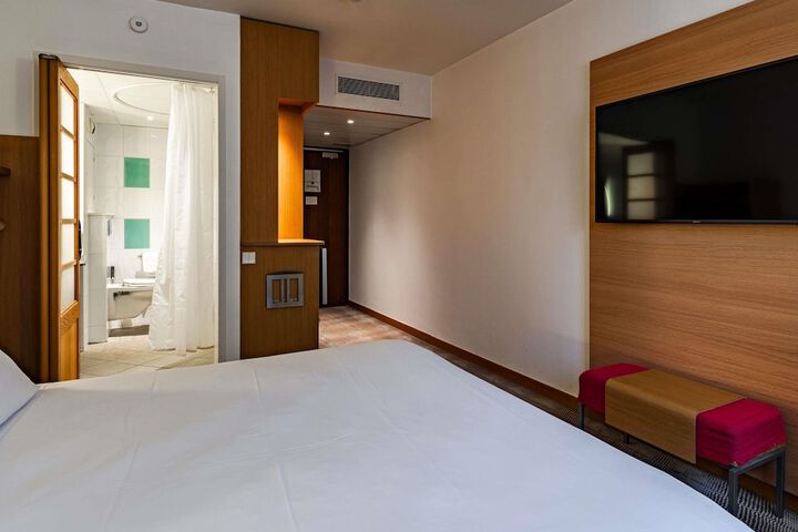 Room 13 of 92