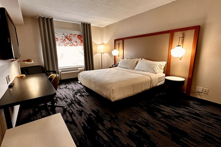 Room 34 of 74