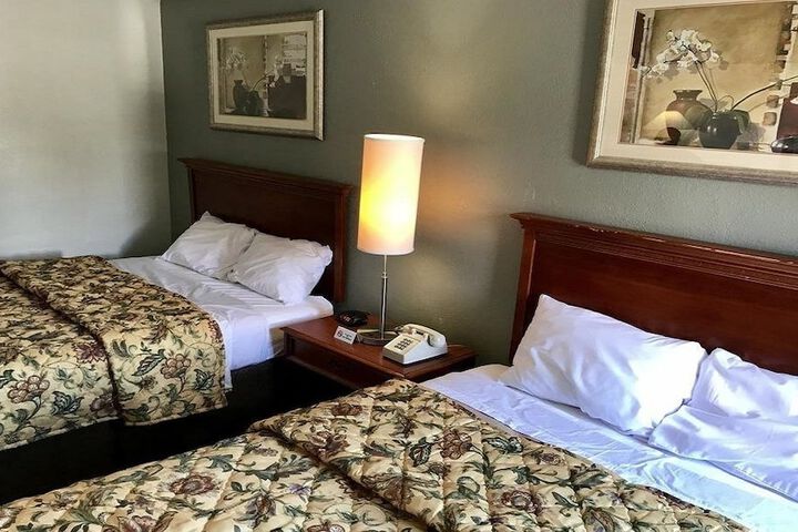 Traditional Double Room 2 Queen Beds (7 of 11)