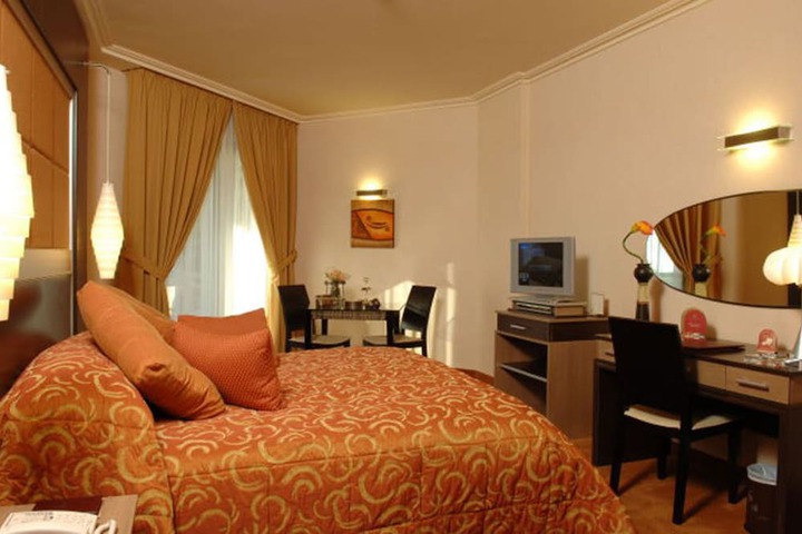 Room 35 of 96