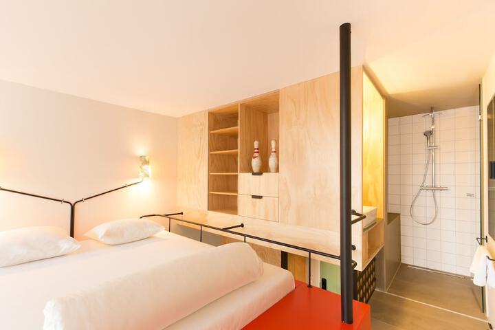Room 42 of 70
