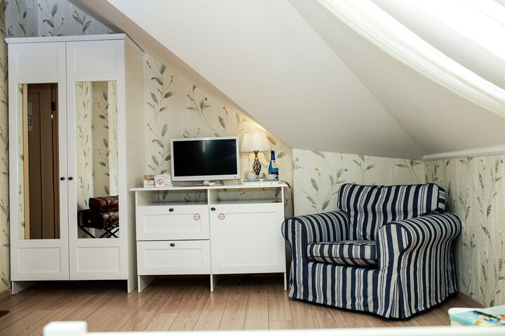 Room 6 of 34