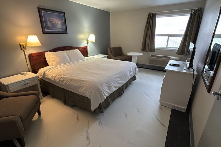 Room 8 of 32