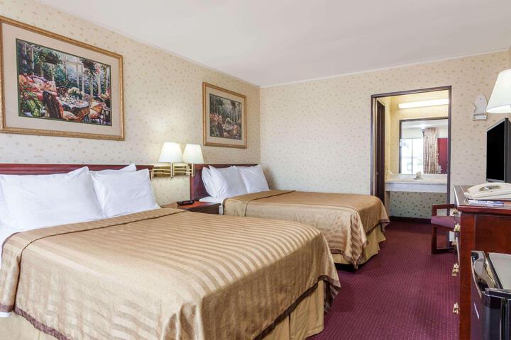 2 Double Beds Accessible Room (6 of 9)