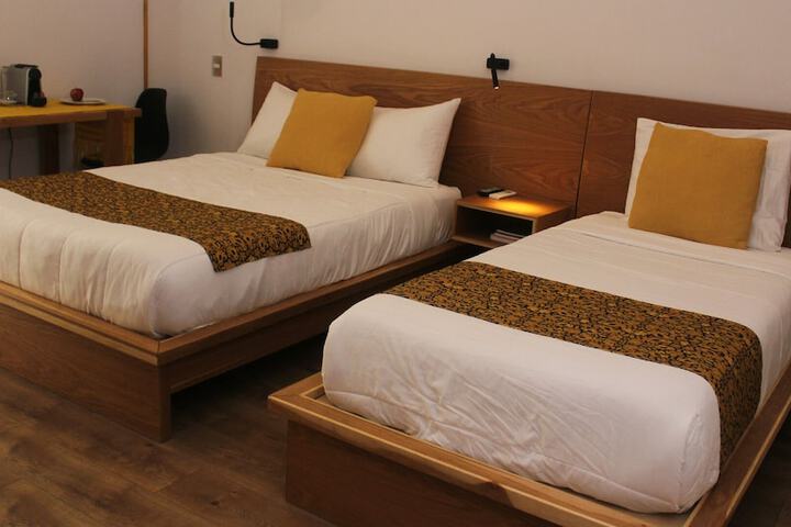 Room 8 of 80