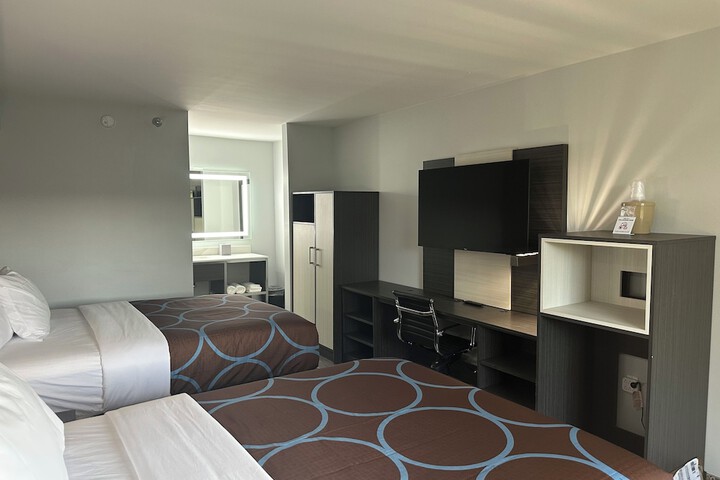 Double Accessible King Size Bed (1 of 7)