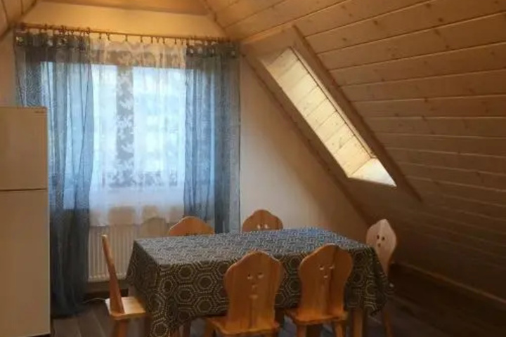 Room 2 of 6
