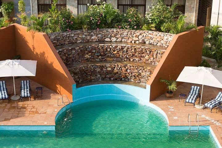Pool 12 of 28