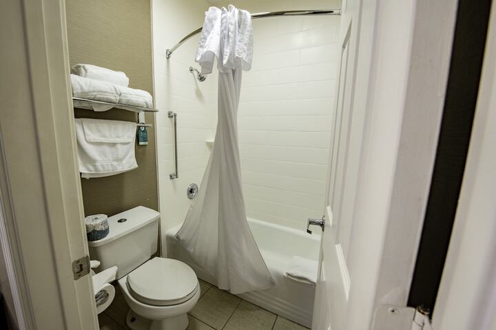 2 Bedrooms Suite King Bed 2 Queen Beds 2 Bathrooms Sofa Living Area Kitchen (7 of 22)
