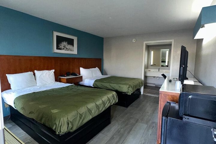 2 Double Beds Accessible (18 of 33)