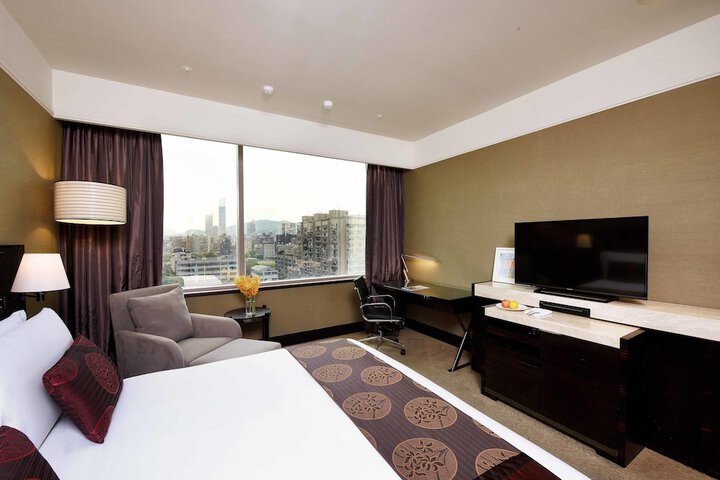 Room 7 of 48