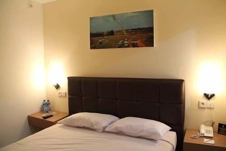 Room 6 of 67
