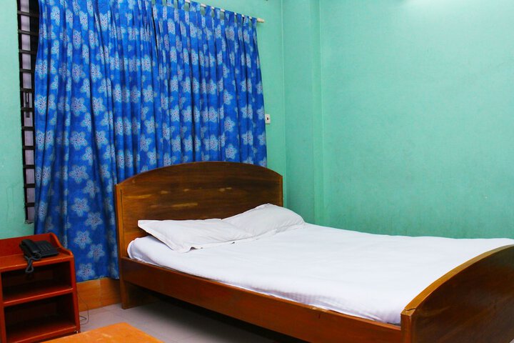 Room 9 of 42