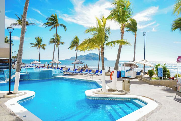 Pool Hotel