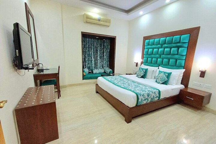 Room 14 of 28